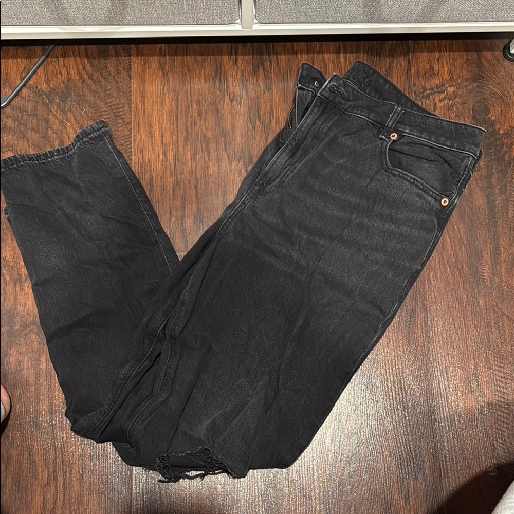 American Eagle Outfitters women Dark Jeans ripped in the knee